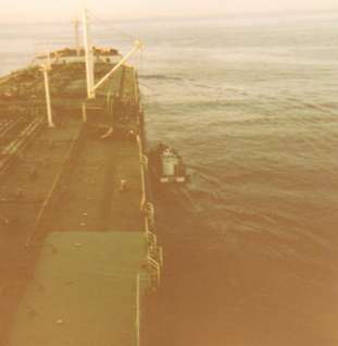 la petroliera T/c Caterina M. - imbarco provviste a Citta del Capo imbarco delle provviste della petriliera